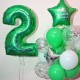 Фонтан из зелено-белых шаров и звёзд с цифрой 2