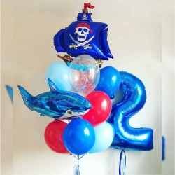 Фонтан из сине-красных шаров с акулой, кораблем и цифрой 2