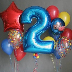 Композиция на день рождения из шаров и звезды с цифрой 2
