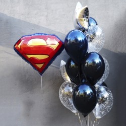 Фонтан из черных шаров со звездами и эмблемой Супермена