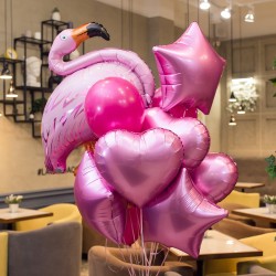 Композиция из фуксия шаров с сердцами, звездами и Фламинго