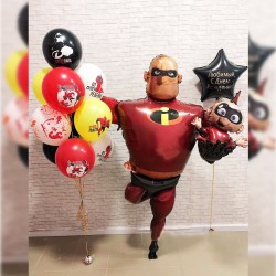 Композиция из шаров с принтом с фигурой Суперсемейкой