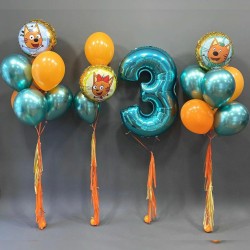 Композиция из бирюзово-оранжевых шаров Три Кота с цифрой 3