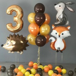 Композиция из оранжево-коричневых шаров с животными и цифрой 3