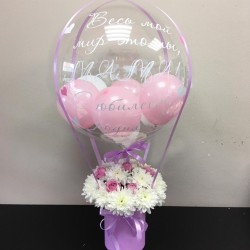 Шар Баббл с розовыми шариками внутри и цветами в коробке