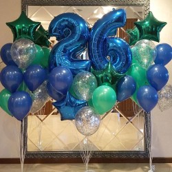 Композиция из синих и зеленых шаров с цифрой 26