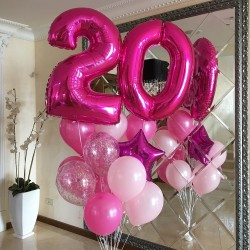 Фонтан с цифрой 20 и розовыми шарами