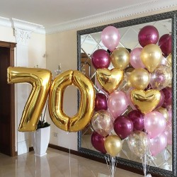 Фонтан из бордовых и розовых шаров металлик с цифрой 70