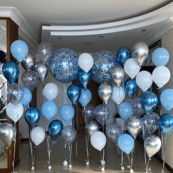 Композиция с голубыми шарами хром и большими шарами