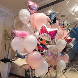Фонтан с бело-розовыми шарами, куклой ЛОЛ и Баблс шаром