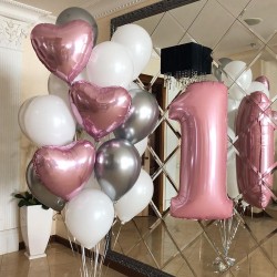 Фонтан с розовой цифрой 1, белыми шарами и розовыми сердечками