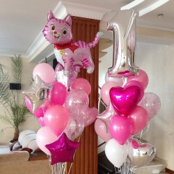 Композиция на годик девочке с розовым котенком
