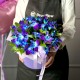 Композиция из 15 фольгированных сердец с синими орхидеями