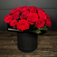 Красные розы 35 шт в черной коробке