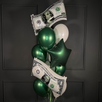 Композиция из белых и зеленых шаров с долларами