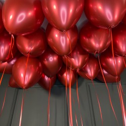 Красные хромированные шарики под потолок