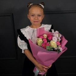Букет на 1 сентября с маттиолой и герберами