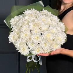 Букет из 9 белых кустовых хризантем