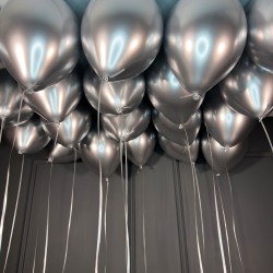 Хромированные серебряные шарики под потолок