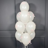 Фонтан из белых шаров с розовыми бантиками