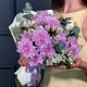 Авторский букет с сиреневой хризантемой и белой альстромерией