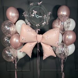 Большой сет из белых и розовых шаров с бантом и прозрачный шар