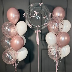 Композиция из белых и розовых шаров с кристальным шаром