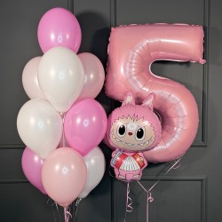 Композиция из нежных шариков с розовой цифрой и фигурой Лабубу