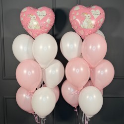 Композиция из бело розовых шаров на День Матери