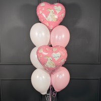 Фонтан из бело розовых шаров с сердцами на День Матери