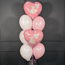 Фонтан из бело розовых шаров с сердцами на День Матери