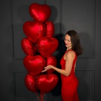 Красные сатиновые сердца на день влюбленных