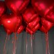 Красные сатиновые сердца на день влюбленных под потолок