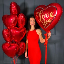 Фонтан из красных сердец с большим сердцем I Love You