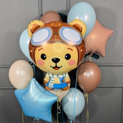 Композиция из шаров с мишкой летчиком
