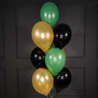 Фонтан из черных, золотых и зеленых шаров