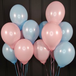 Композиция из воздушных шаров розовых и голубых пастель